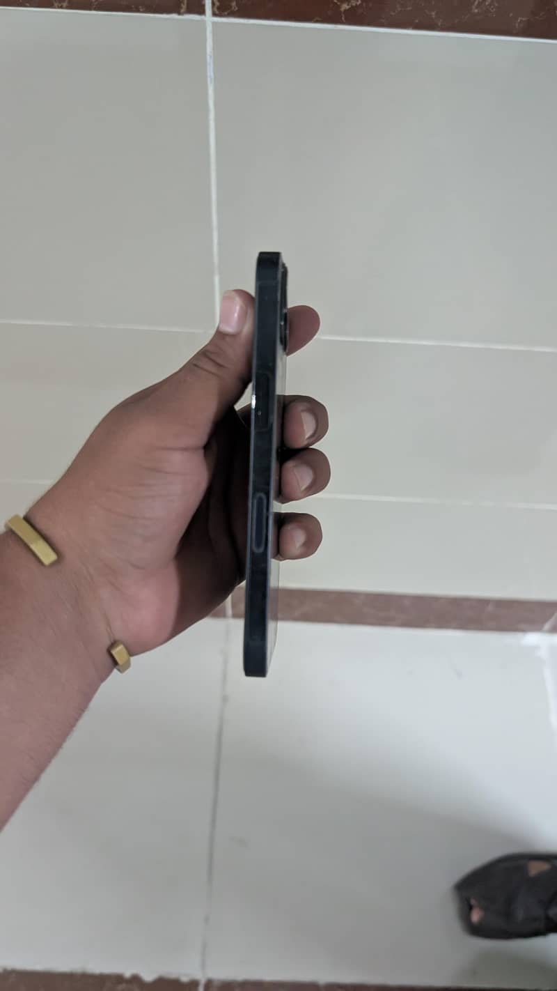 Apple iPhone 13 6
