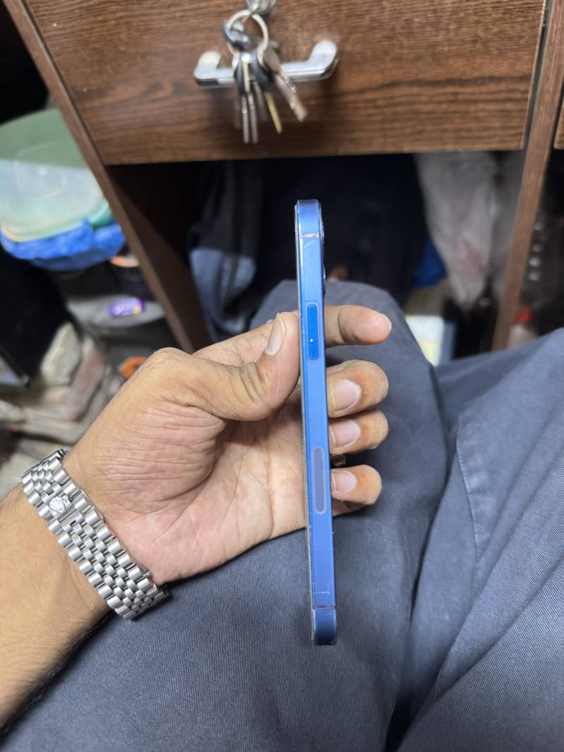 Apple iPhone 12 2
