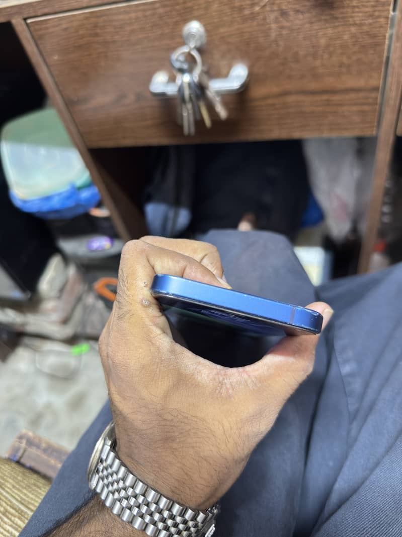Apple iPhone 12 3