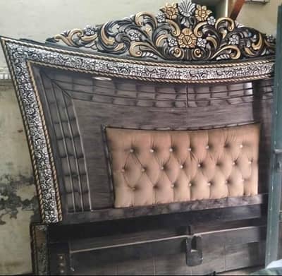BED SET WITH SIDE TABLES AND DRESSING