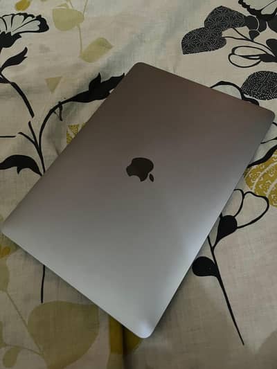 MacBook Pro, i7 13”, 2018 with touch bar