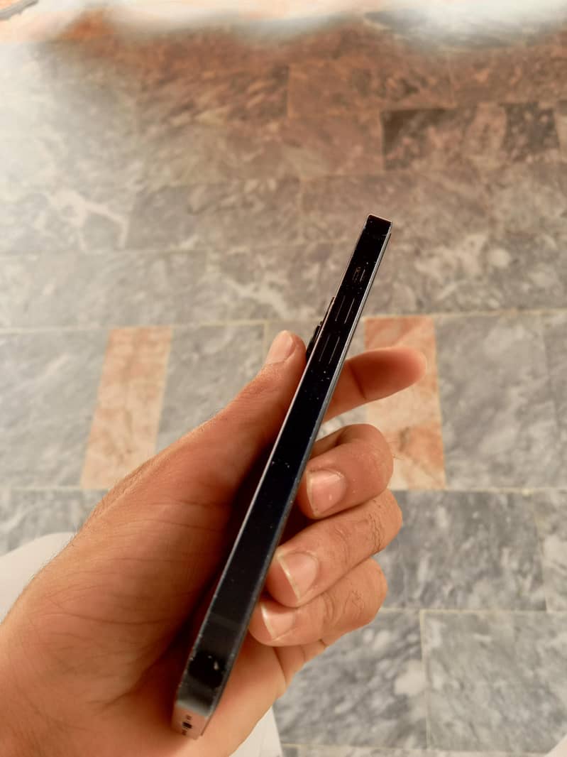 Apple iPhone 14 4