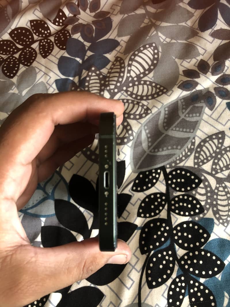 Apple iPhone 13 1
