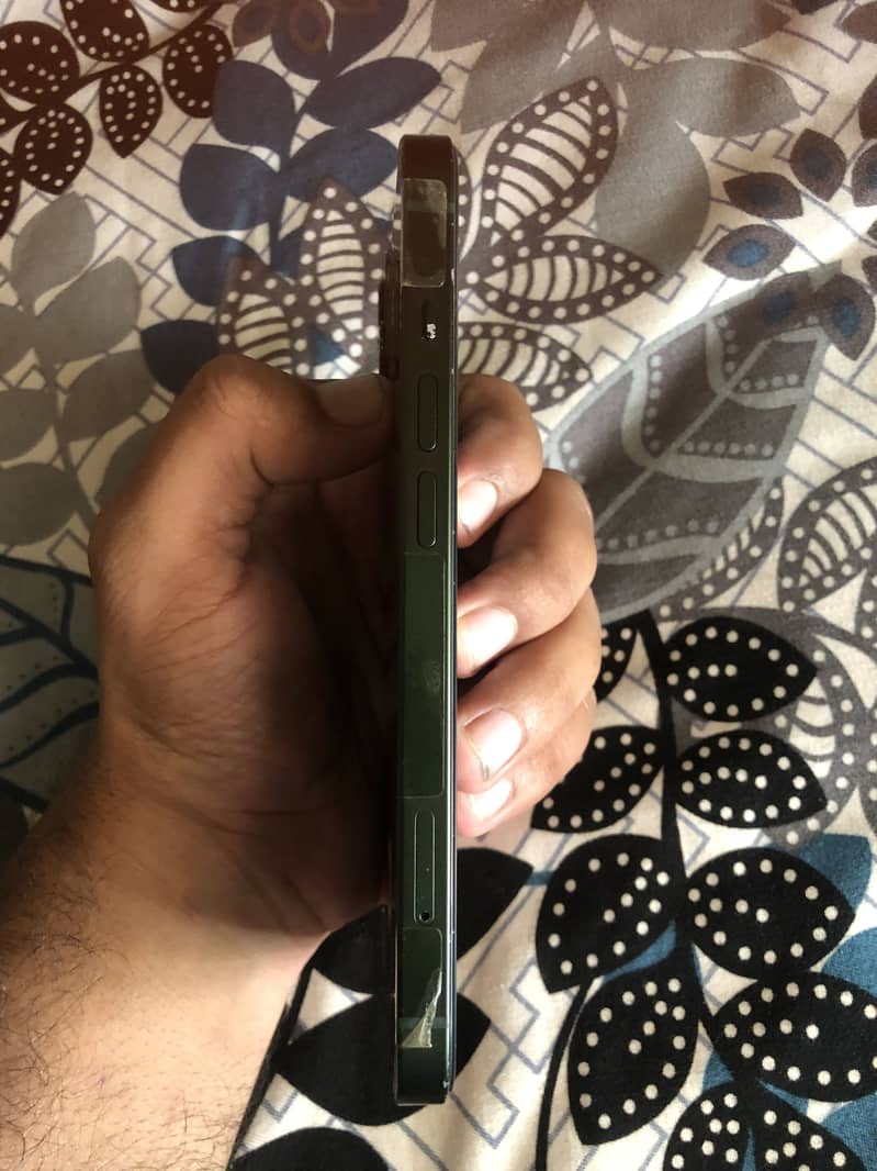 Apple iPhone 13 3
