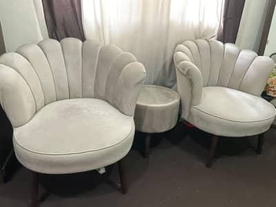 sitting Chairs with Coffee Table