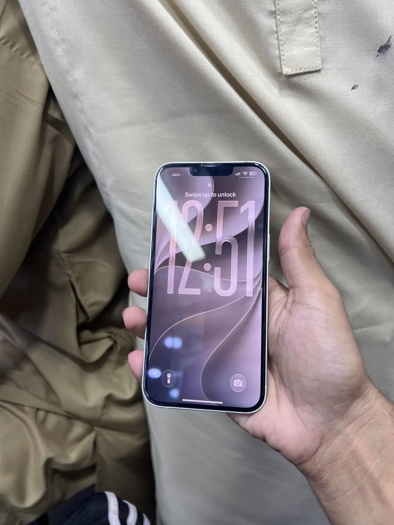Apple iPhone 13 0