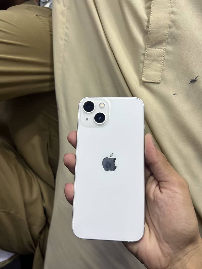 Apple iPhone 13 4