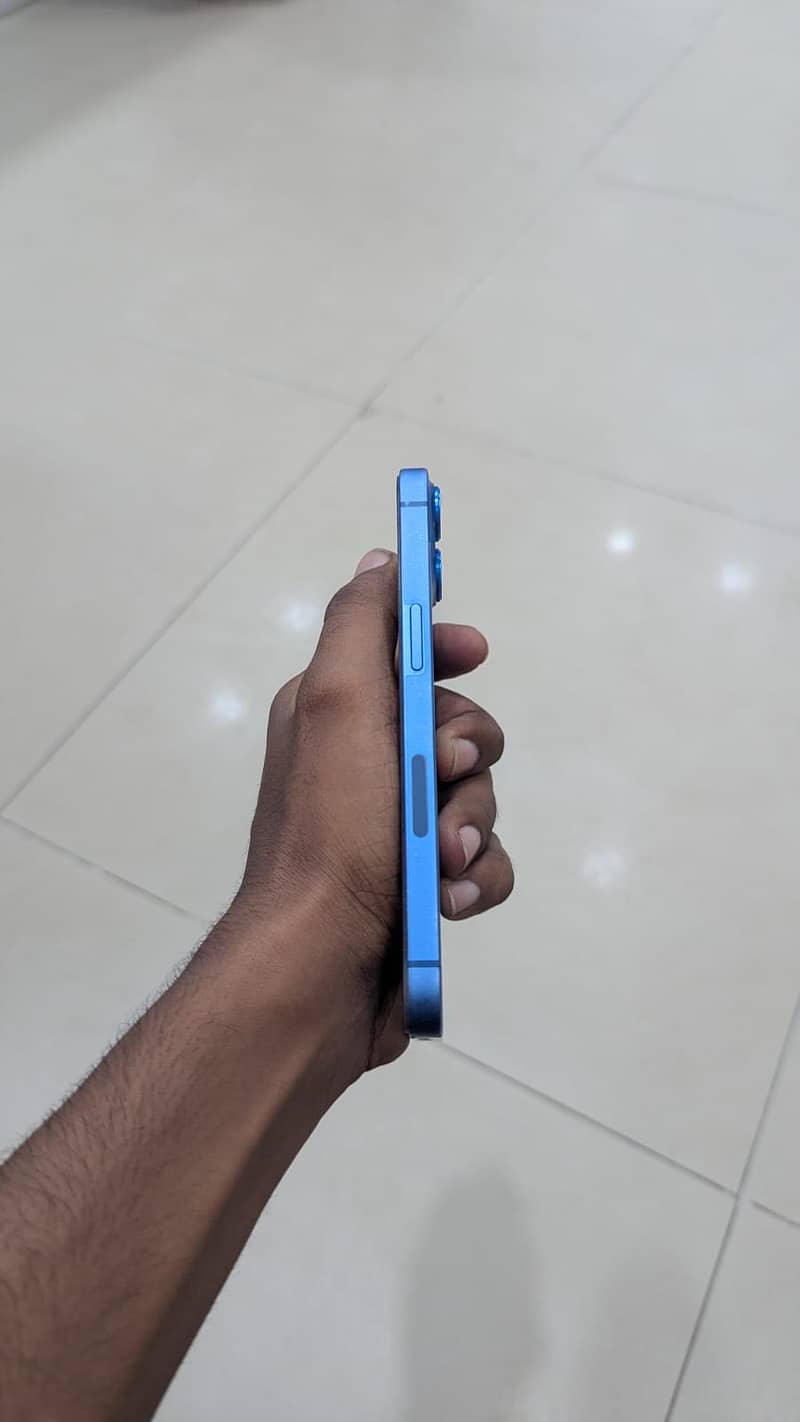 Apple iPhone 13 4