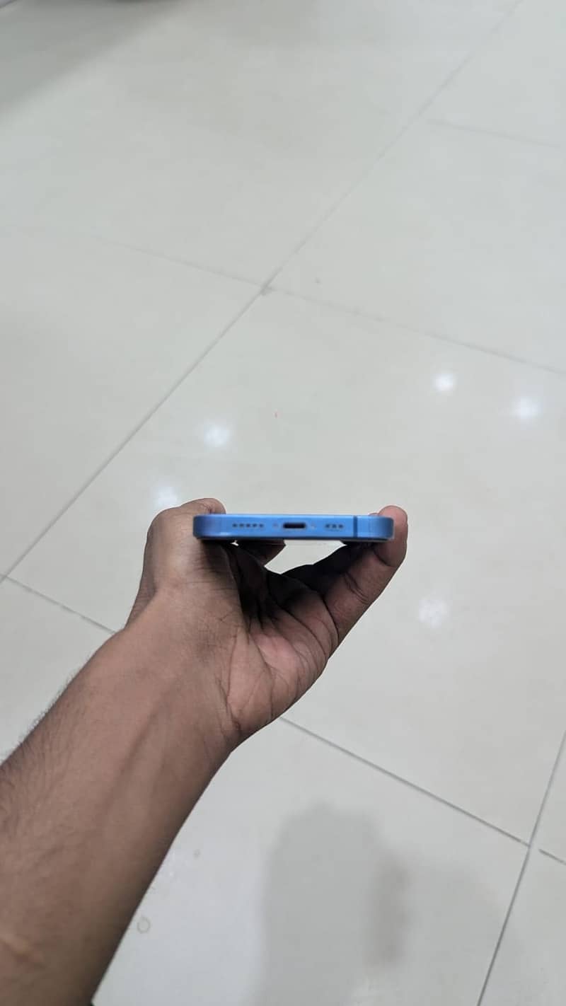 Apple iPhone 13 5