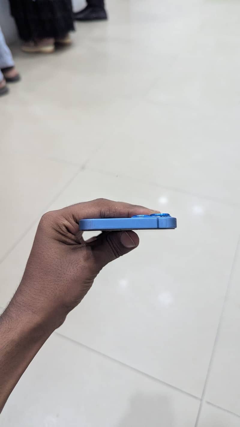 Apple iPhone 13 6