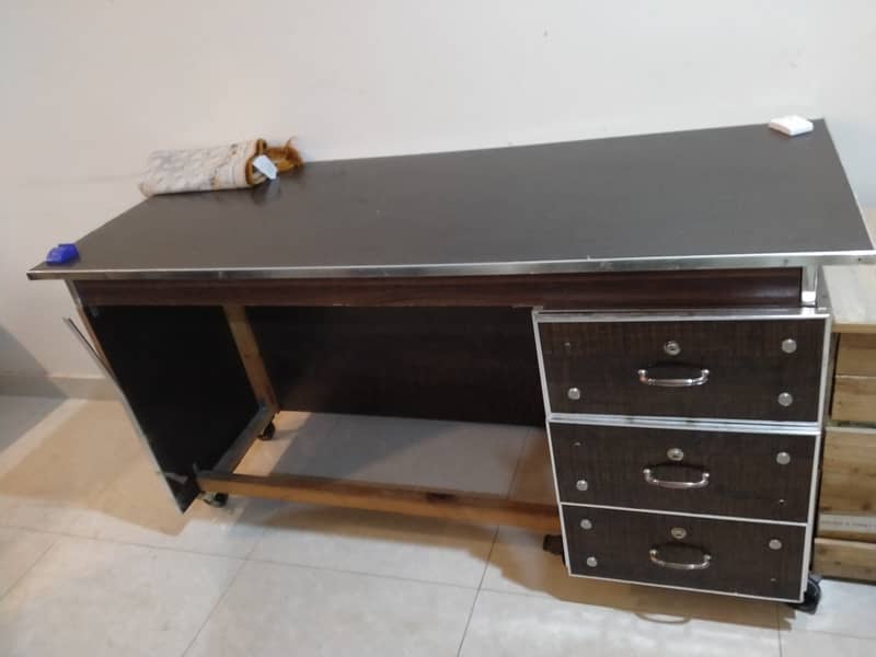 Office table 8