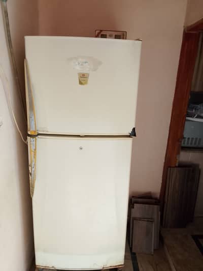 Dawlance Fridge along with Stabilizer for Sale