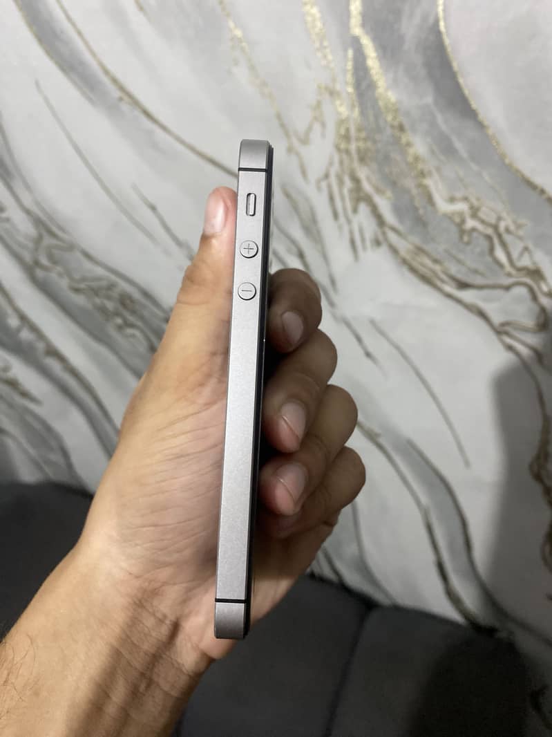 Apple iPhone SE 3