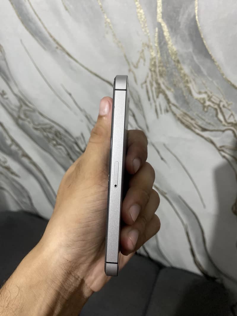 Apple iPhone SE 4