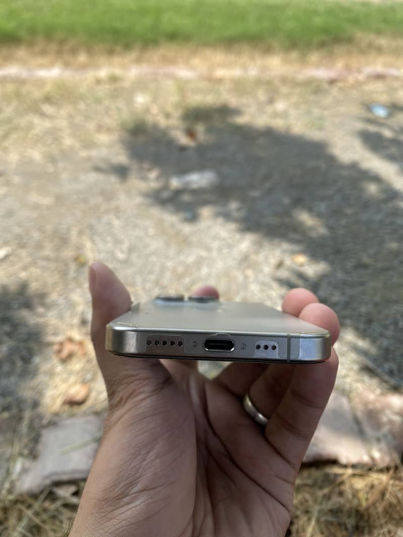 Apple iPhone 15 Pro 1