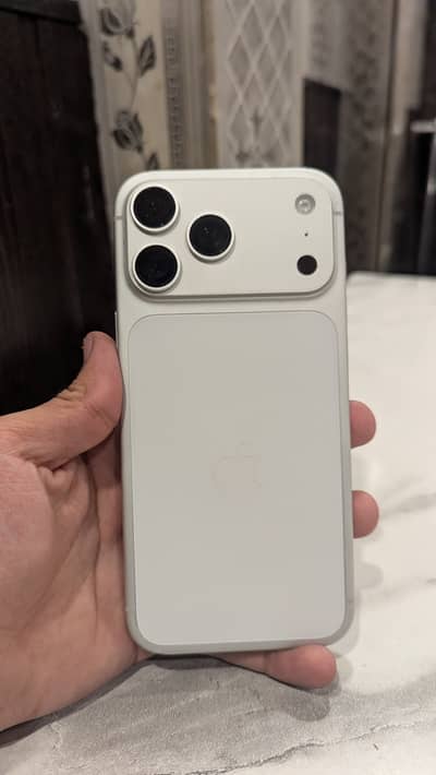iPhone 17 Pro Max 256GB | LLA Factory Unlock | 10/10 Like New