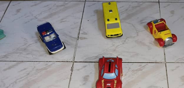 Car  available just 450(( one piece ))phone. 03265770140