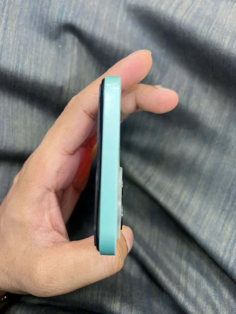 Realme C35 4