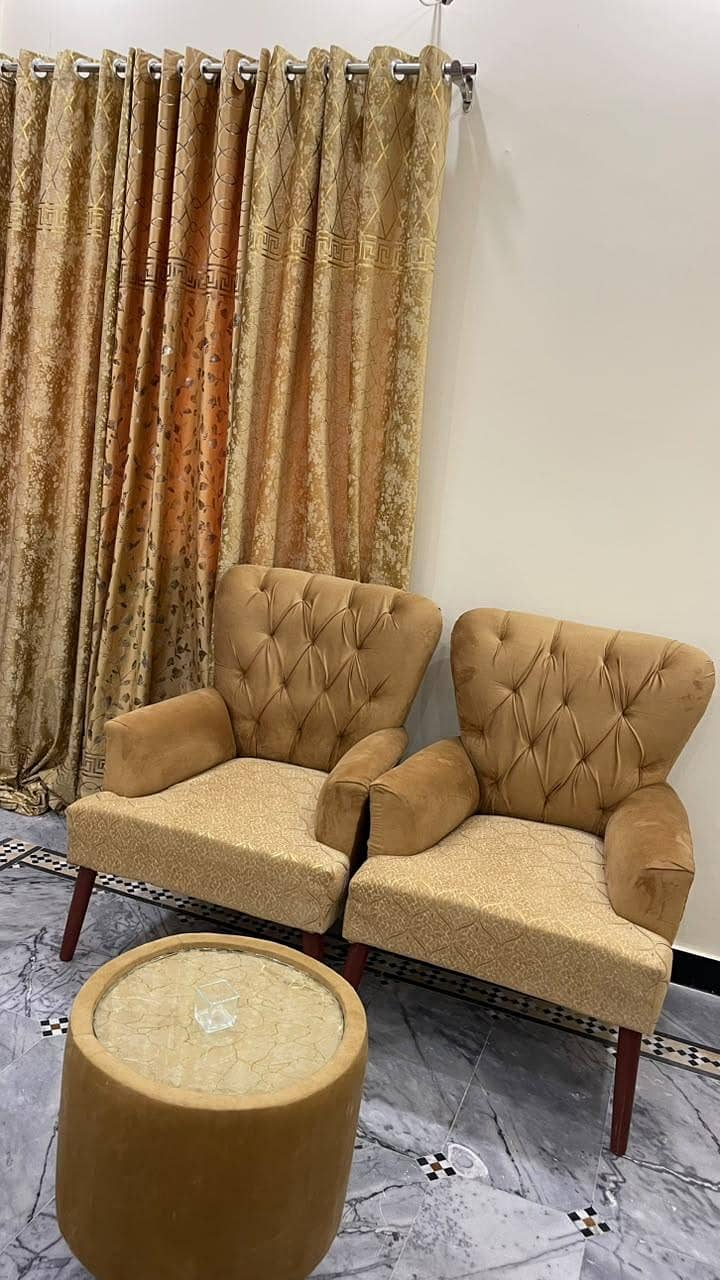 Sofaset + 4Matching Curtains 1