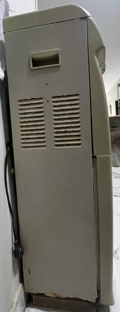 Orient water dispenser