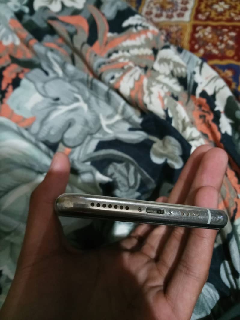 Apple iPhone 11 Pro Max 1