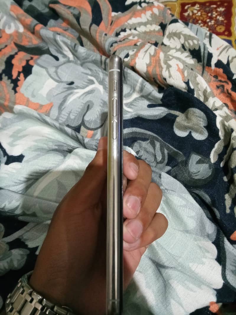 Apple iPhone 11 Pro Max 2