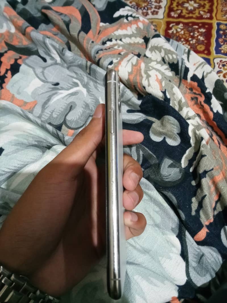 Apple iPhone 11 Pro Max 3