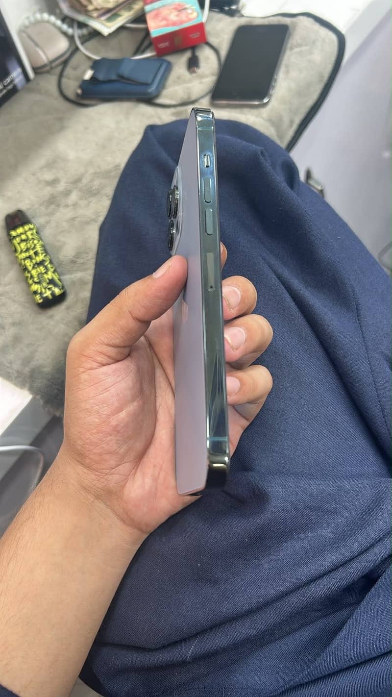 Apple iPhone 13 Pro Max 0