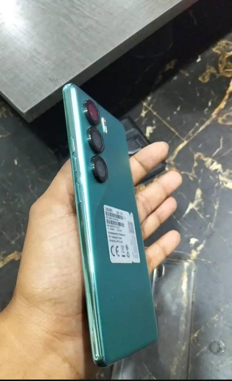 Tecno CAMON 40 1