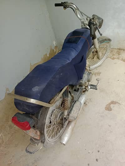 super star 2018 ka November ki h engine 100% tyre pichla  new ala b ok