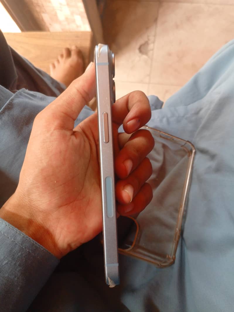Apple iPhone 14 3