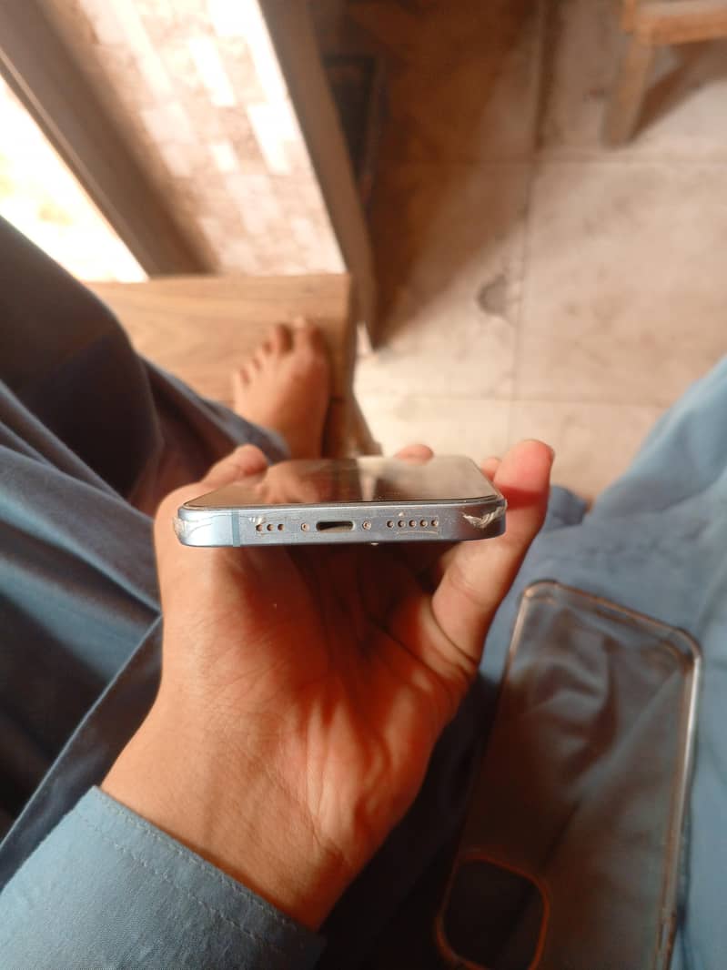 Apple iPhone 14 4