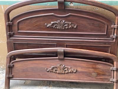 Mazboot Lakdi Ka Double Bed Sath 2 Side Tables - Condition 8/10