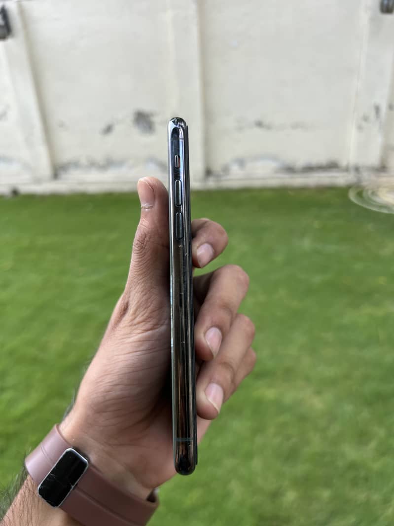 Apple iPhone 11 Pro 7