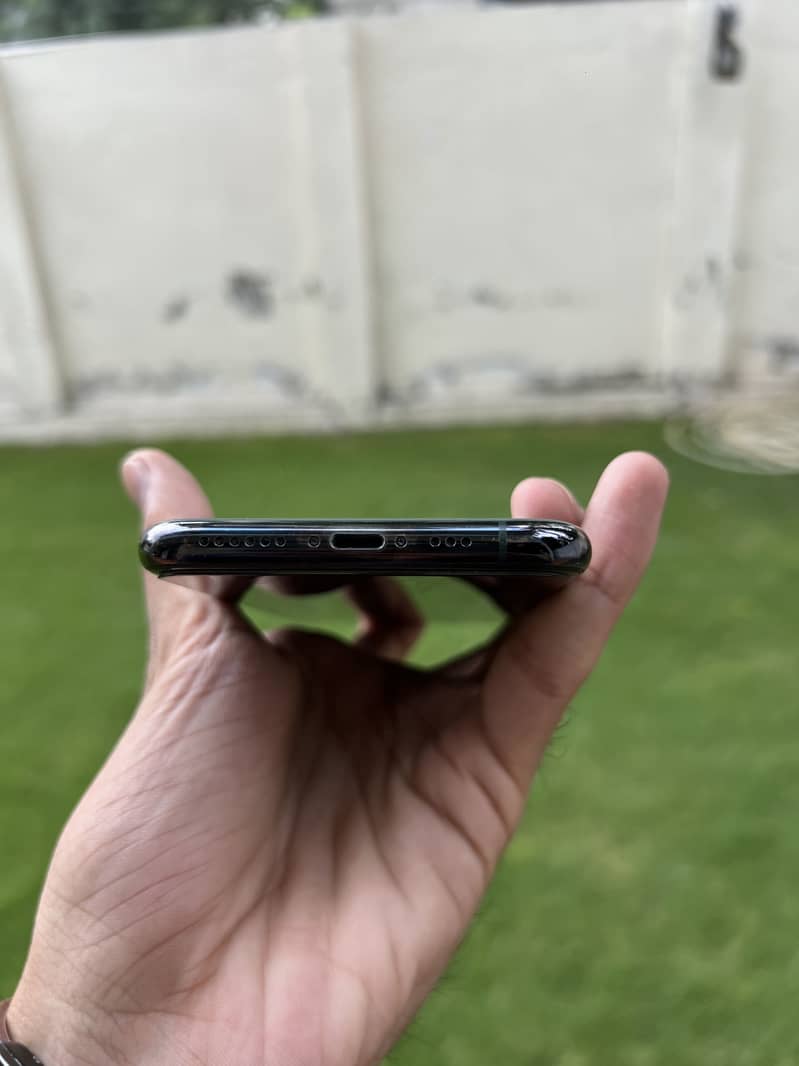 Apple iPhone 11 Pro 9