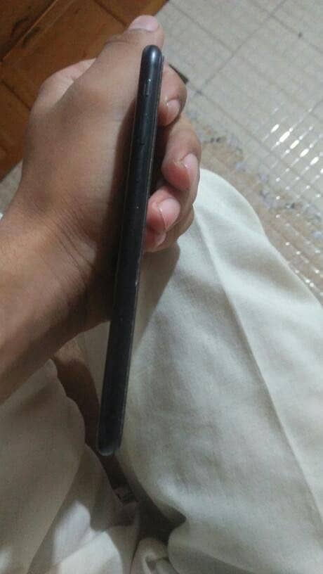 Apple iPhone 7 0