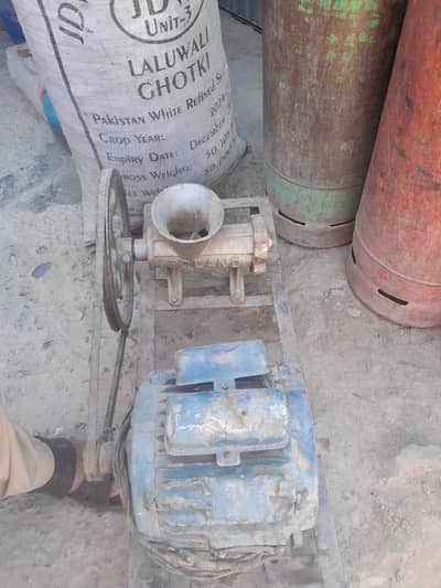 kamya machine 2 horsepower   100 /cooper