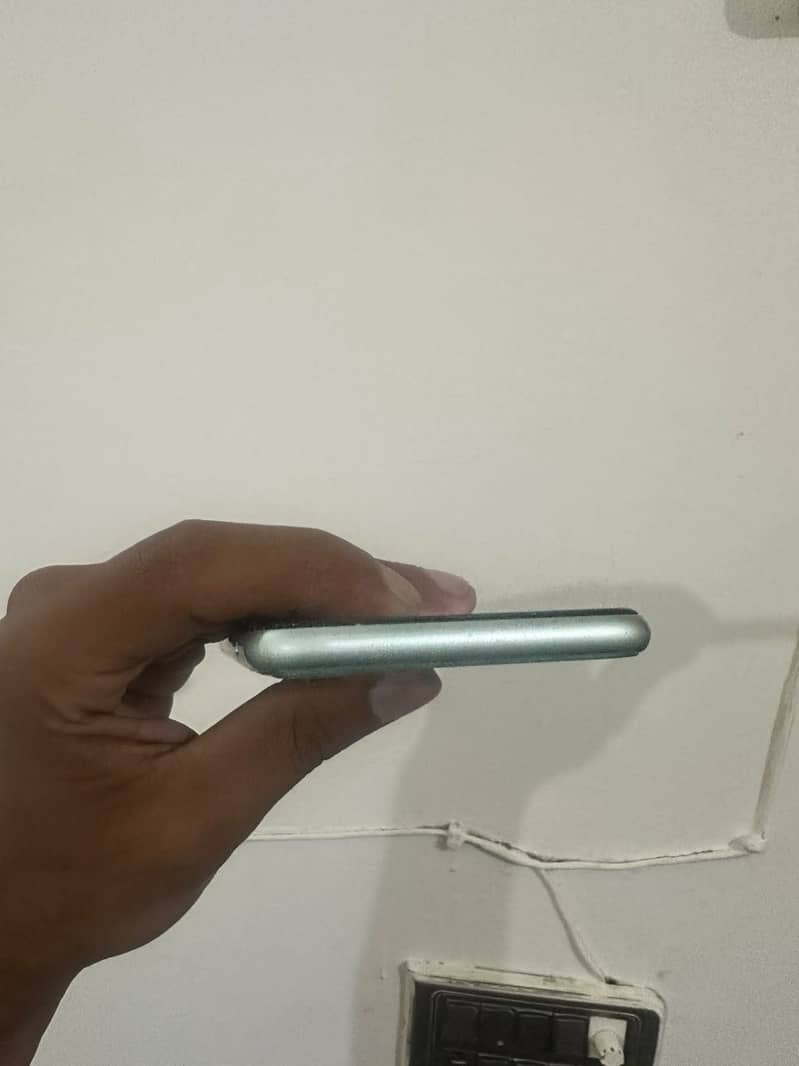 Apple iPhone 11 3