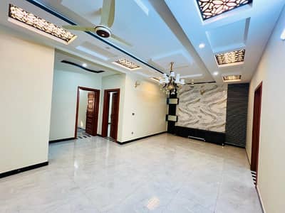 10 MARLA LUXURY BRAND NEW HOUSE FOR SALE