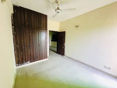 3 BED READY TO MOVE FLAT FOR SALE IN MULTI F-17 ISLAMABAD ALL FACILITY AVAILABLE CDA PPROVED SECTOR MPCHS