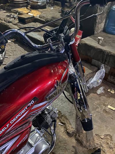 bike bilkul new hai bss paper per purani lagti hai