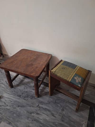 Black shwa wood singer maz and table