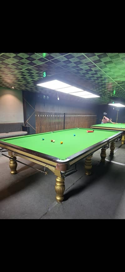 shander wood cusion table