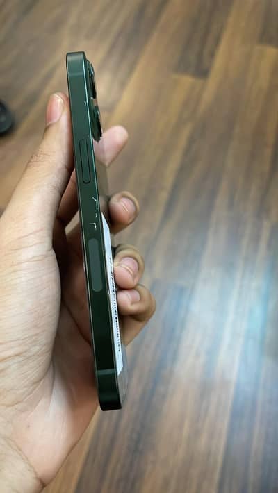 Apple iPhone 13