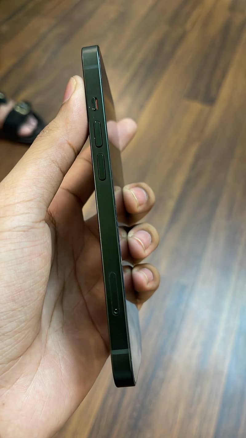 Apple iPhone 13 1