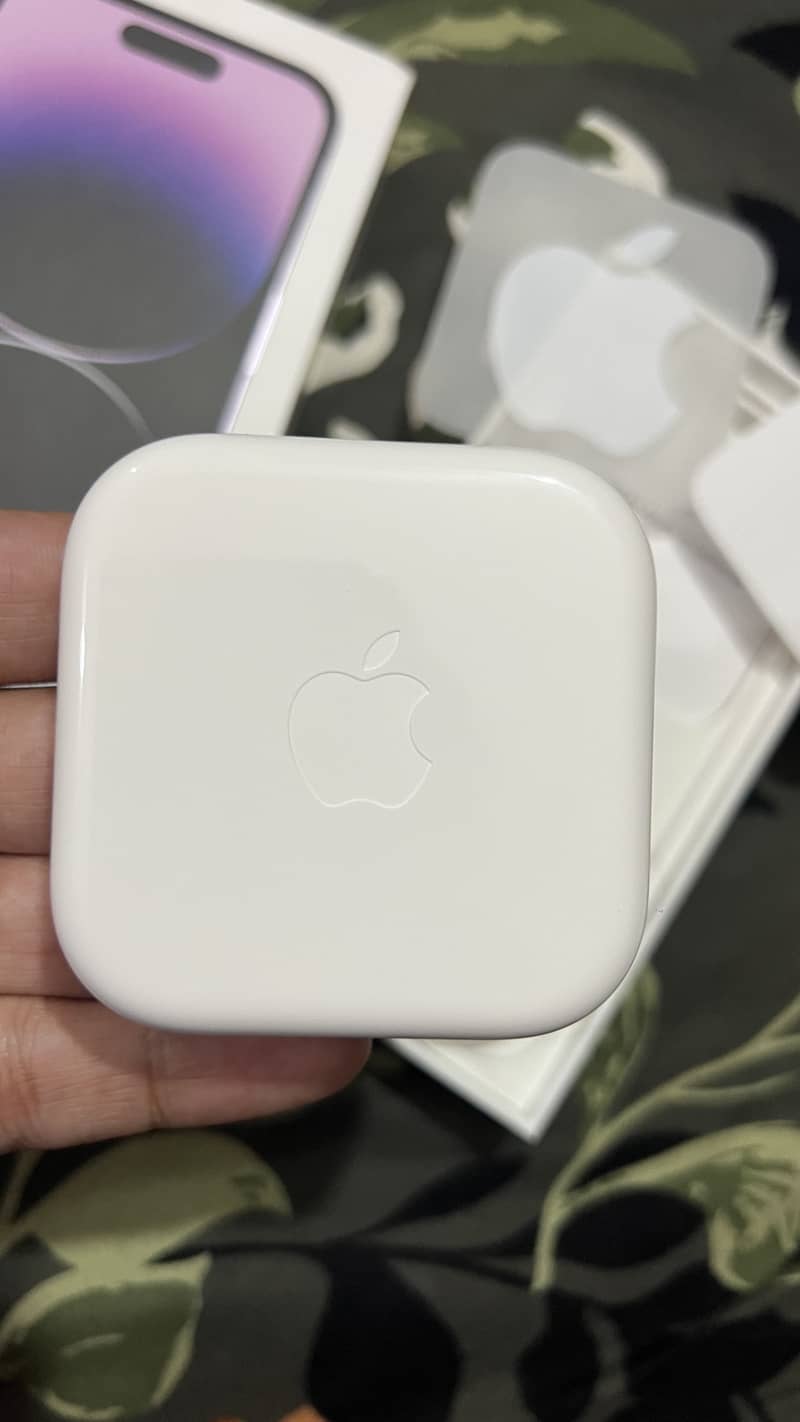 iPhone 14 Pro box 1