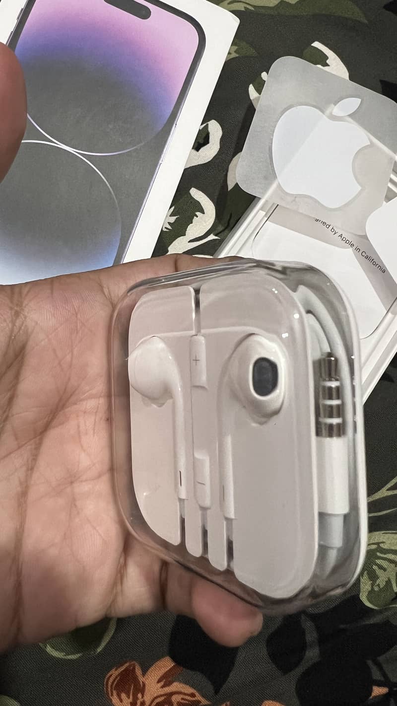 iPhone 14 Pro box 4