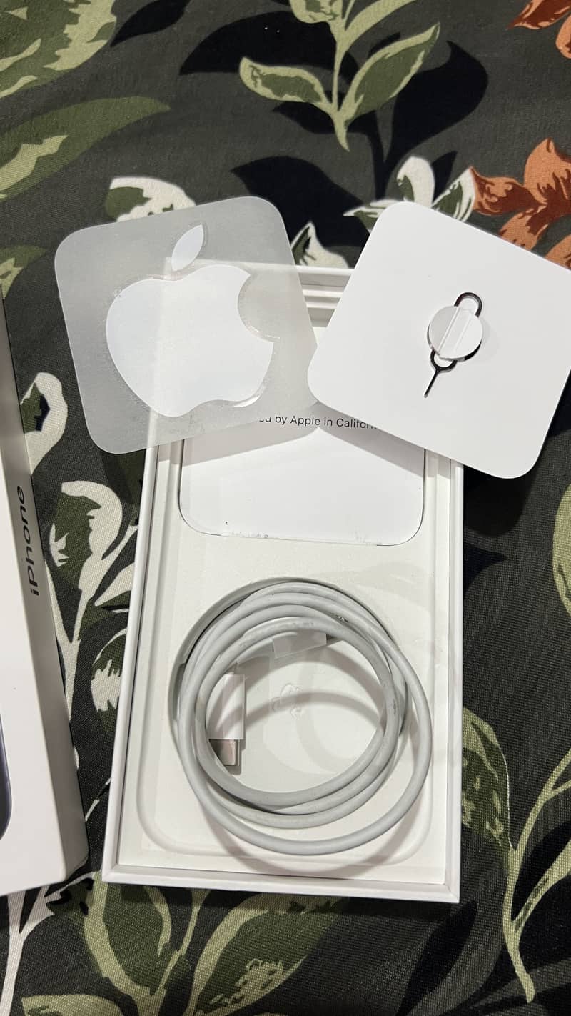 iPhone 14 Pro box 5