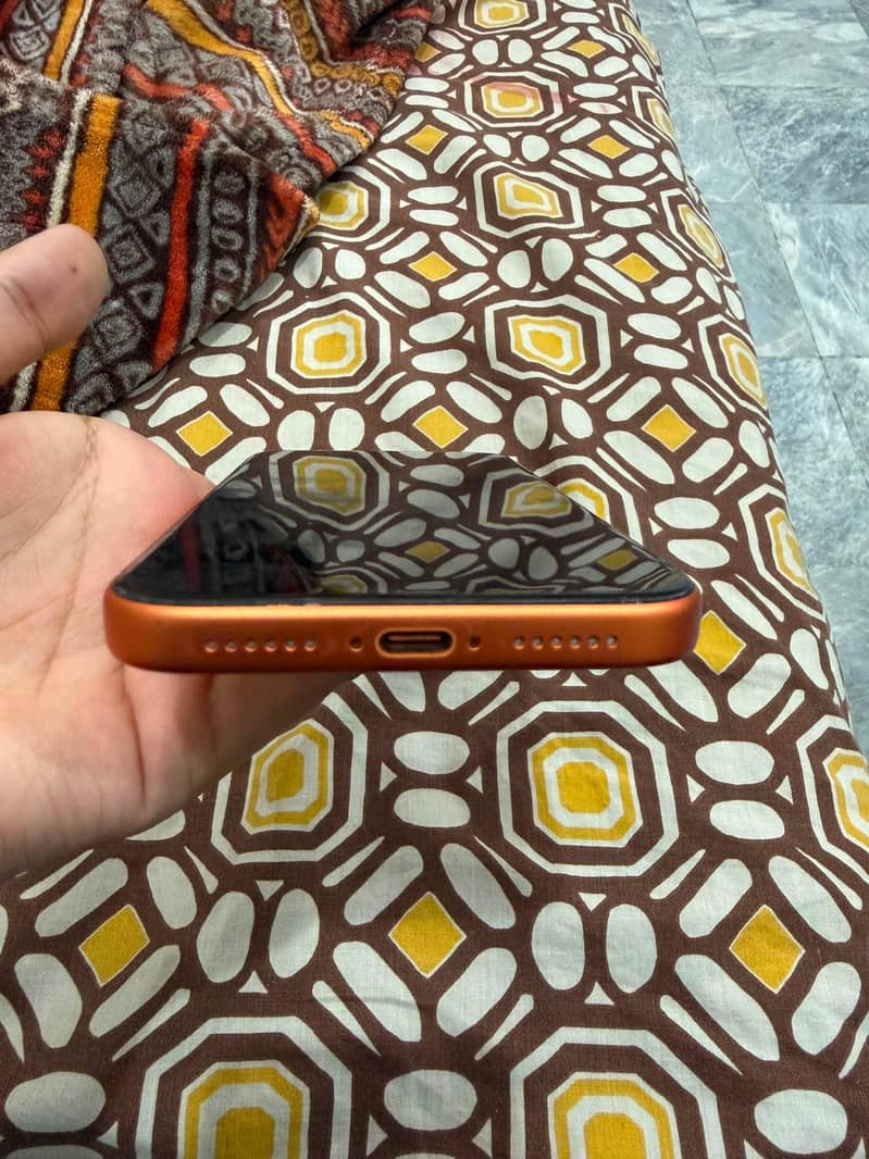Apple iPhone 17 Pro Max 4