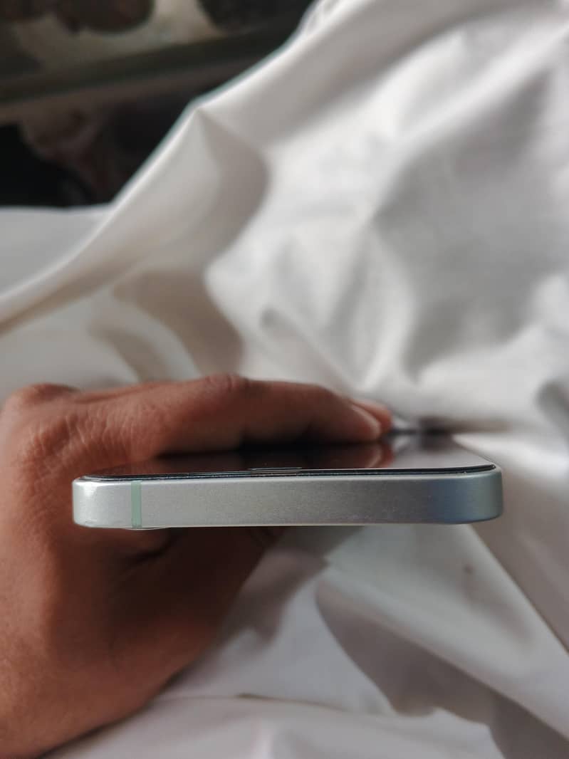 Apple iPhone 12 4